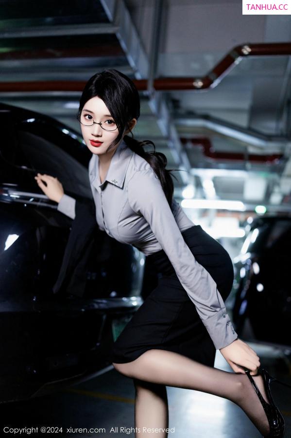   [XiuRen]高清写真图 2024.12.09 No.9567 南乔 OL美腿第13张图片